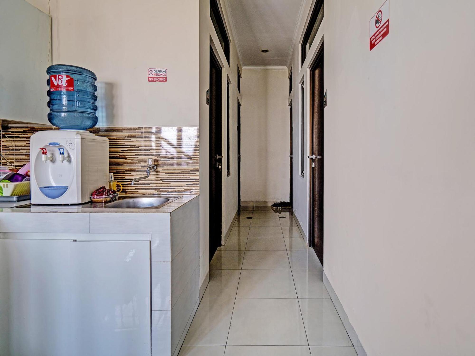 Oyo 92772 Losmen Diah Syariah Langsa Exterior foto
