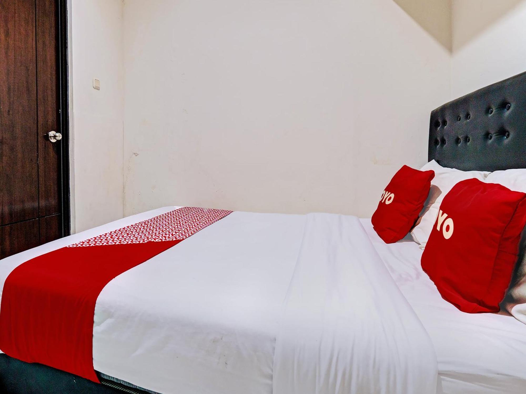 Oyo 92772 Losmen Diah Syariah Langsa Exterior foto